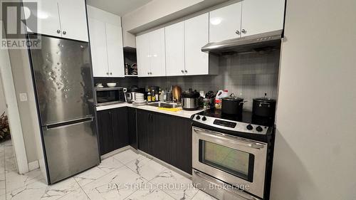 Side Upper - 5745 Stanley Avenue, Niagara Falls, ON - Indoor Photo Showing Kitchen With Double Sink