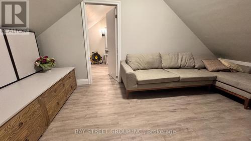 Side Upper - 5745 Stanley Avenue, Niagara Falls, ON - Indoor