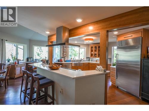 Eating bar with quartz countertops - 14038 Ponderosa Way, Coldstream, BC - Indoor
