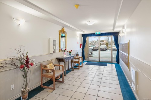 406-220 Island Hwy West, Parksville, BC - Indoor Photo Showing Other Room