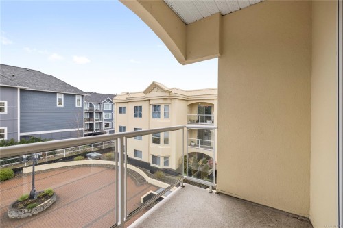406-220 Island Hwy West, Parksville, BC - Outdoor With Balcony With Exterior