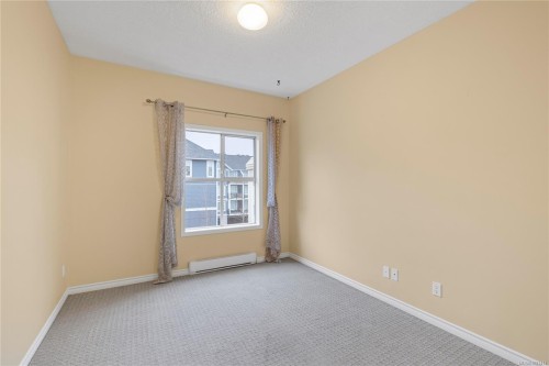 406-220 Island Hwy West, Parksville, BC - Indoor Photo Showing Other Room