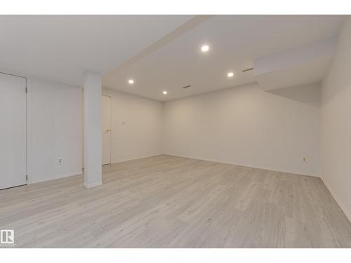 13449 40 St Nw, Edmonton, AB - Indoor