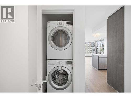 1103 9060 University Crescent, Burnaby, BC - Indoor Photo Showing Laundry Room