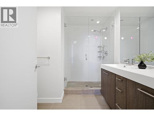 1103 9060 University Crescent, Burnaby, BC - Indoor Photo Showing Bathroom