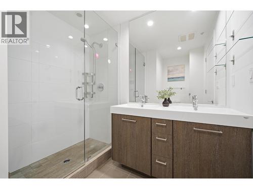 1103 9060 University Crescent, Burnaby, BC - Indoor Photo Showing Bathroom