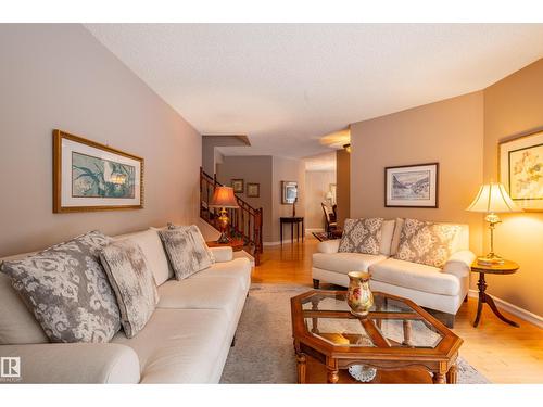 31 Harwood Dr, St. Albert, AB - Indoor Photo Showing Living Room