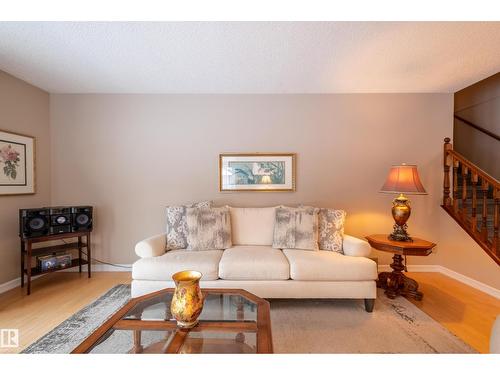 31 Harwood Dr, St. Albert, AB - Indoor Photo Showing Living Room