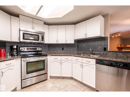 31 Harwood Dr, St. Albert, AB - Indoor Photo Showing Kitchen With Double Sink