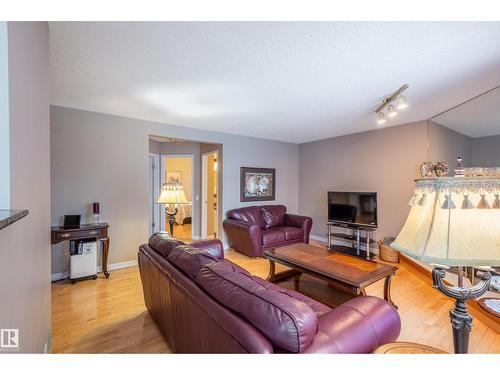31 Harwood Dr, St. Albert, AB - Indoor Photo Showing Living Room