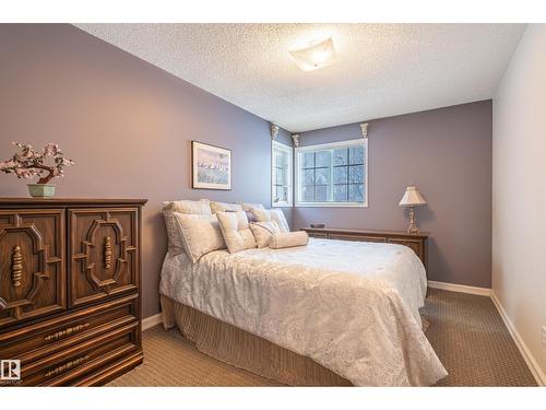 31 Harwood Dr, St. Albert, AB - Indoor Photo Showing Bedroom