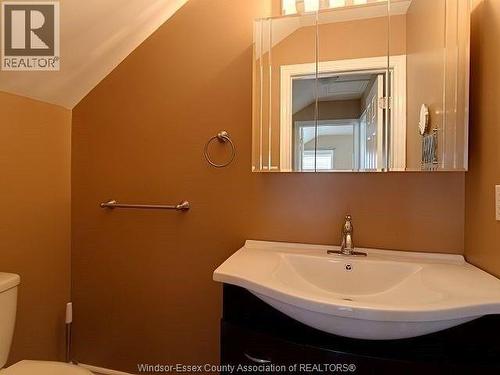 330 Elliott Avenue Unit# Upper, Windsor, ON - Indoor Photo Showing Bathroom