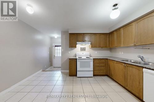 369 Caboto Trail, Markham, ON - Indoor Photo Showing Kitchen With Double Sink