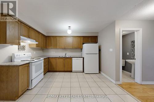 369 Caboto Trail, Markham, ON - Indoor Photo Showing Kitchen With Double Sink