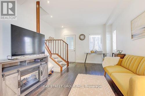 105 Massey Street, Toronto, ON - Indoor Photo Showing Living Room