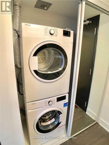 2606 - 955 Bay Street, Toronto, ON - Indoor Photo Showing Laundry Room
