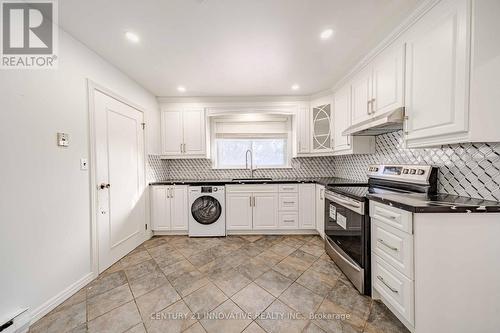 1135 Lobelia Court, Oshawa, ON - Indoor Photo Showing Kitchen With Upgraded Kitchen