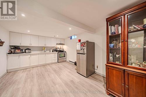 1135 Lobelia Court, Oshawa, ON - Indoor Photo Showing Kitchen