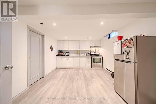 1135 Lobelia Court, Oshawa, ON - Indoor Photo Showing Kitchen
