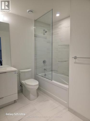 1708 - 8 Interchange Way W, Vaughan, ON - Indoor Photo Showing Bathroom