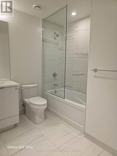 1708 - 8 Interchange Way W, Vaughan, ON - Indoor Photo Showing Bathroom
