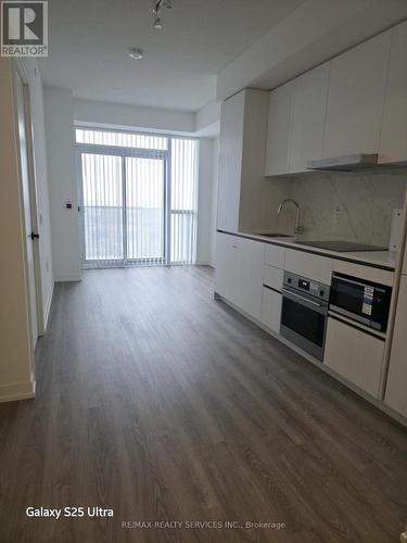 1708 - 8 Interchange Way W, Vaughan, ON - Indoor Photo Showing Kitchen