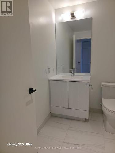 1708 - 8 Interchange Way W, Vaughan, ON - Indoor Photo Showing Bathroom