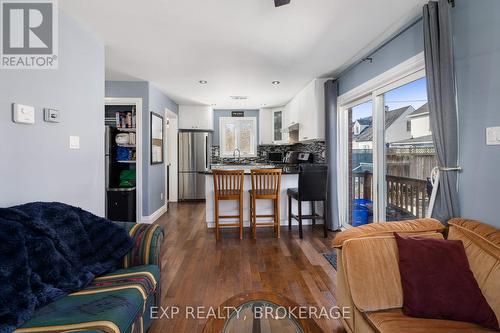 118 Napier Street, Kingston (Central City East), ON - Indoor Photo Showing Living Room