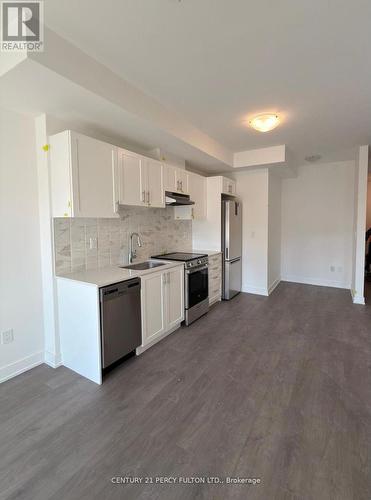 609 - 705 Davis Drive, Newmarket, ON - Indoor Photo Showing Kitchen With Stainless Steel Kitchen
