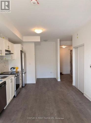 609 - 705 Davis Drive, Newmarket, ON - Indoor Photo Showing Kitchen With Stainless Steel Kitchen With Double Sink
