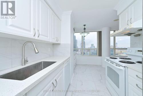 2308 - 400 Webb Drive, Mississauga, ON - Indoor Photo Showing Kitchen