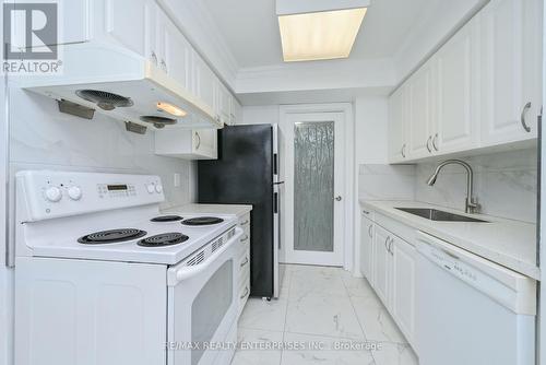2308 - 400 Webb Drive, Mississauga, ON - Indoor Photo Showing Kitchen