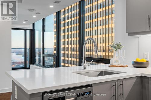 2506 - 340 Queen Street, Ottawa, ON - Indoor Photo Showing Kitchen
