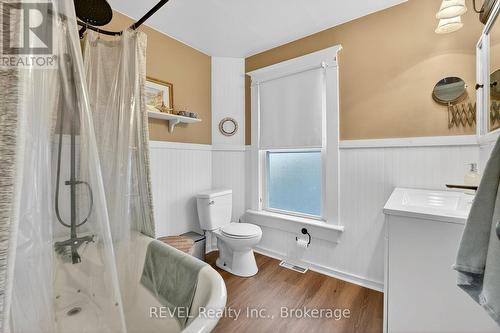 89 Queen Street N, Thorold (Thorold Downtown), ON - Indoor Photo Showing Bathroom