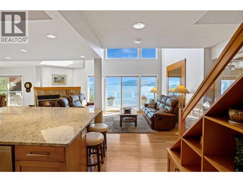 1988 Dewdney Road, Kelowna, BC - Indoor