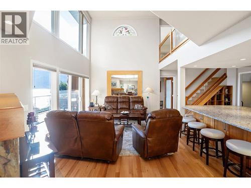 1988 Dewdney Road, Kelowna, BC - Indoor