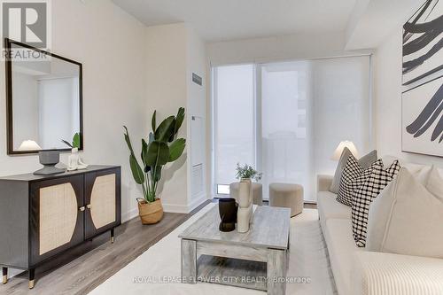 1502 - 105 Oneida Crescent, Richmond Hill, ON - Indoor