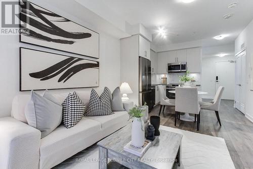 1502 - 105 Oneida Crescent, Richmond Hill, ON - Indoor