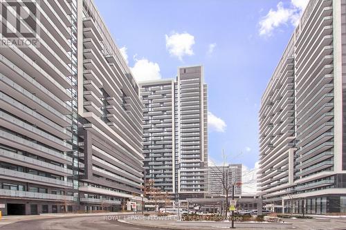 1502 - 105 Oneida Crescent, Richmond Hill, ON - Outdoor With Facade