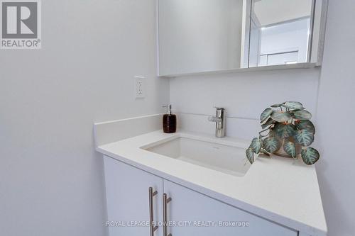 1502 - 105 Oneida Crescent, Richmond Hill, ON - Indoor Photo Showing Bathroom