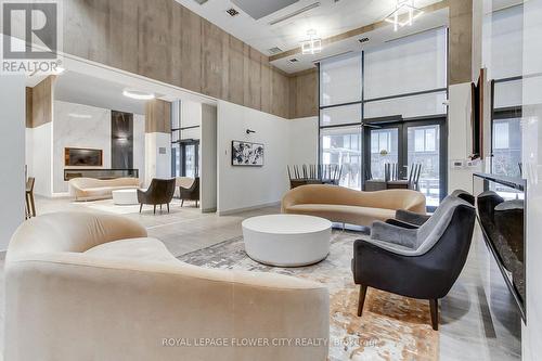 1502 - 105 Oneida Crescent, Richmond Hill, ON - Indoor