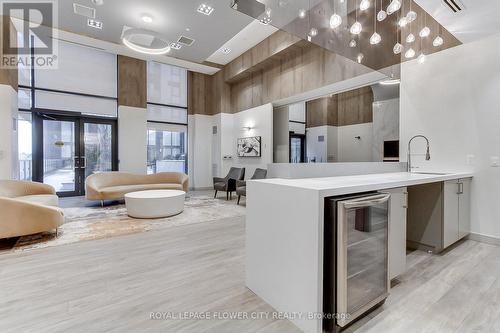 1502 - 105 Oneida Crescent, Richmond Hill, ON - Indoor