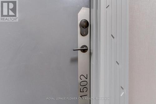 1502 - 105 Oneida Crescent, Richmond Hill, ON - 