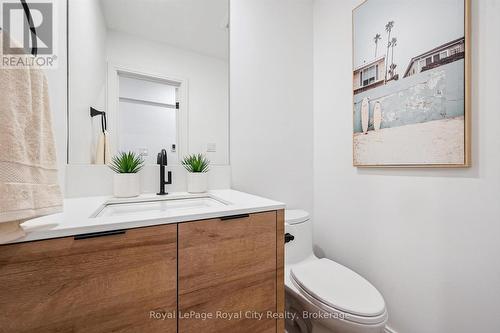 Main floor powder room - 4 Gryphon Place, Guelph (Kortright West), ON - Indoor Photo Showing Bathroom