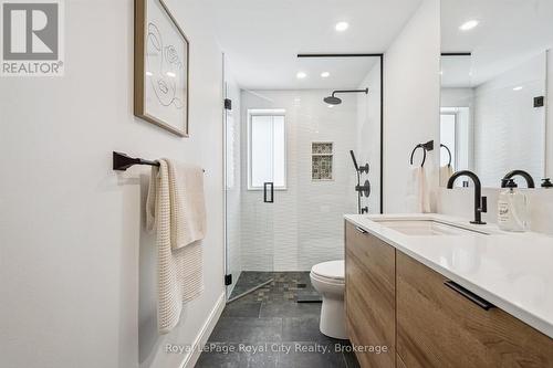 Second Floor bathroom - 4 Gryphon Place, Guelph (Kortright West), ON - Indoor Photo Showing Bathroom