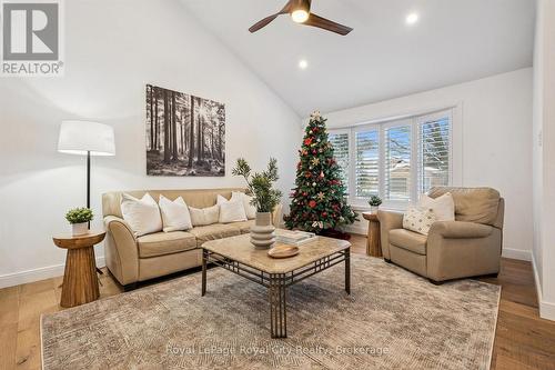 Living Room - 4 Gryphon Place, Guelph (Kortright West), ON - Indoor Photo Showing Living Room