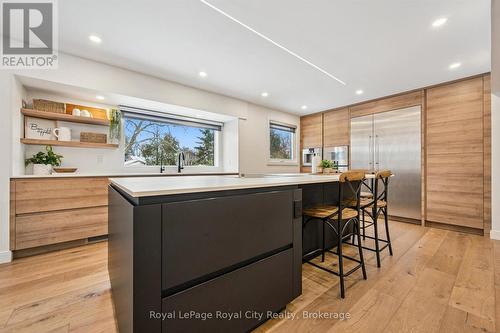 4 Gryphon Place, Guelph (Kortright West), ON - Indoor