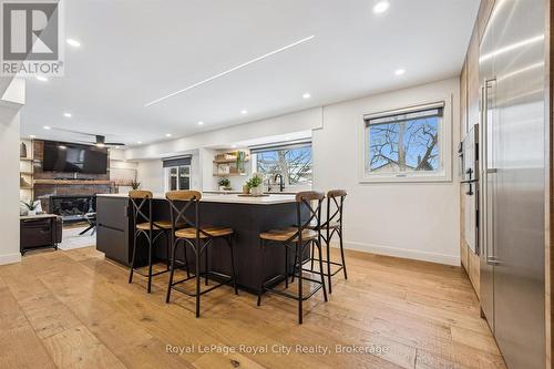 4 Gryphon Place, Guelph (Kortright West), ON - Indoor