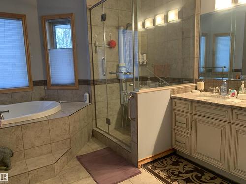 57 Longview Dr, Spruce Grove, AB - Indoor Photo Showing Bathroom