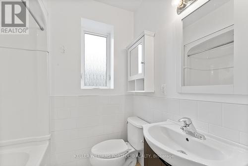 4 - 546 Eglinton Avenue E, Toronto, ON - Indoor Photo Showing Bathroom